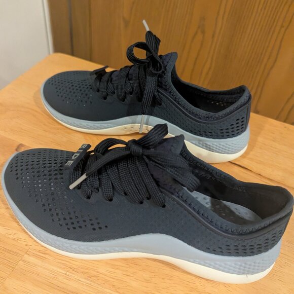CROCs LiteRide Pacer Women's Lace Up Sneakers Navy Size 5-New - Picture 2 of 8